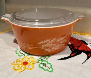 Vintage Pyrex Dish With Lid