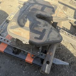 Frightliner 5th Wheel $200