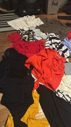 Bolsa de ropa de mujer 35 piezas buenas condiciones SML $25  toda