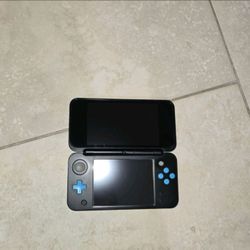 Nintendo New 2DS XL Handheld Console Black Torquoise Case & Charger Touchscreen
