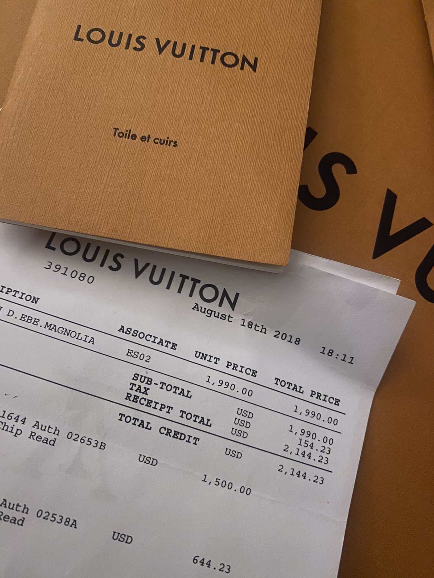 Louis Vuitton Clapton Magnolia