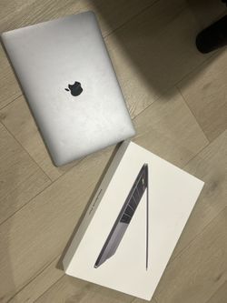 MacBook Pro 13” (2018, 4 Thunderbolt 3 Ports)