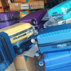 Brand new 20" Carry On Luggage-25$, 24"medium Sized Luggage-30$(every Luggage have Tsa Locks&spinner Wheels)travelhouse &tripcomp Brands