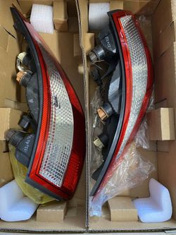 Porsche 911 Carrera Pair 2 Taillight lights  Lens Clear Red 997 631 436 00 <https://offerup.com/redirect/?o=aHR0cHM6Ly93d3cuZWJheS5jb20vaXRtLzM3NDMxMz