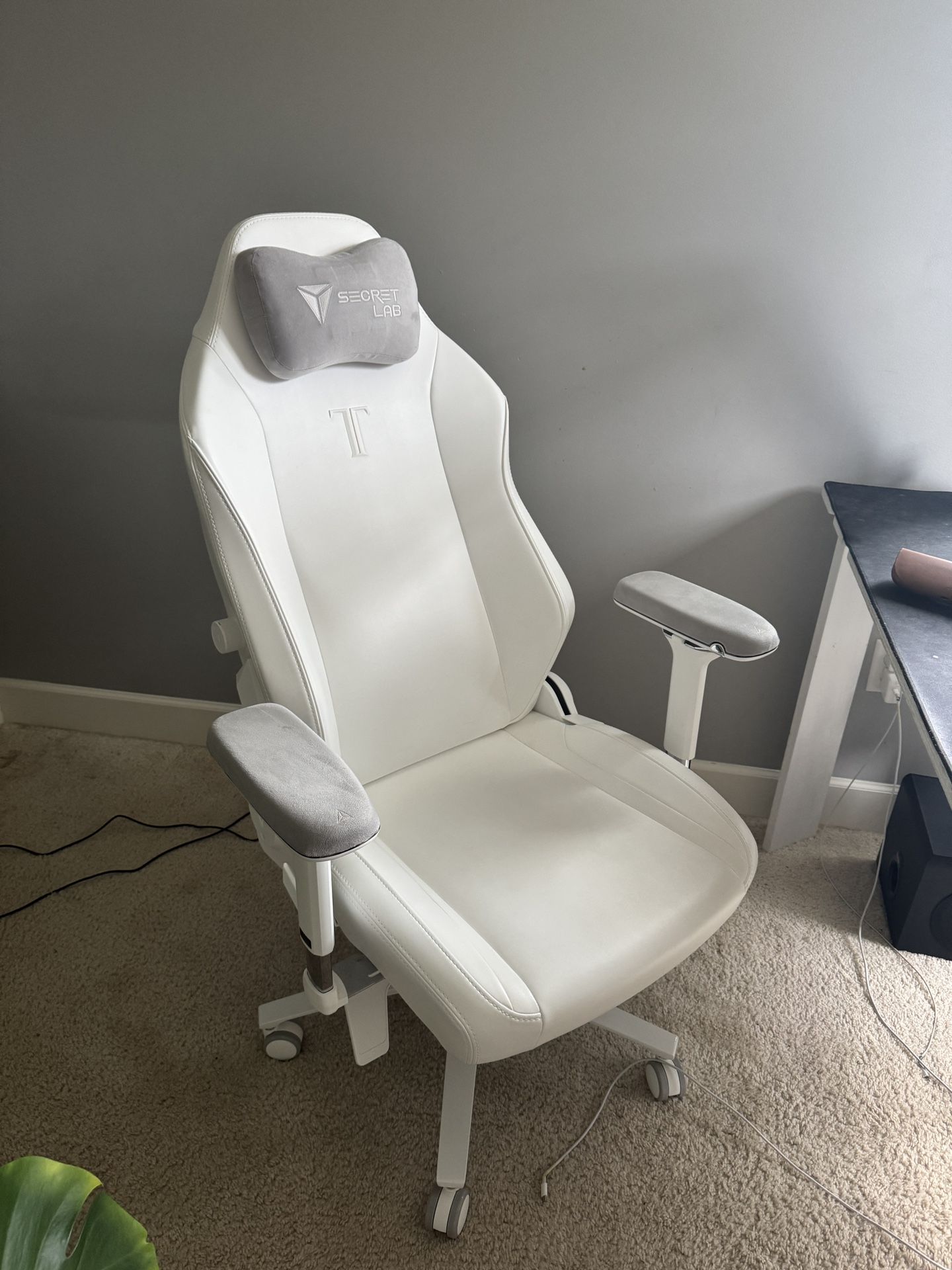 Secretlab NanoGen Pure white