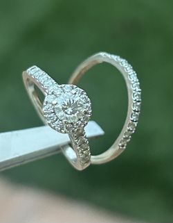White Gold Diamond Halo Round Engagement Wedding Ring Set