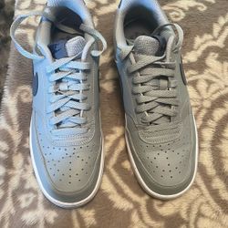 Men’s Nike Shoes Size 7.5