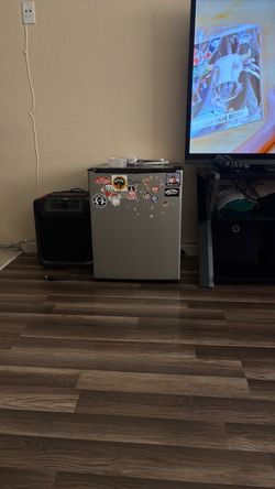 Mini fridge 60$