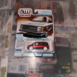 Autoworld Dodge Caravan Chase 