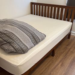 Queen Size Bed With Wood Frame And Comforter
