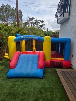 Picasso tiles 12x10 bounce house