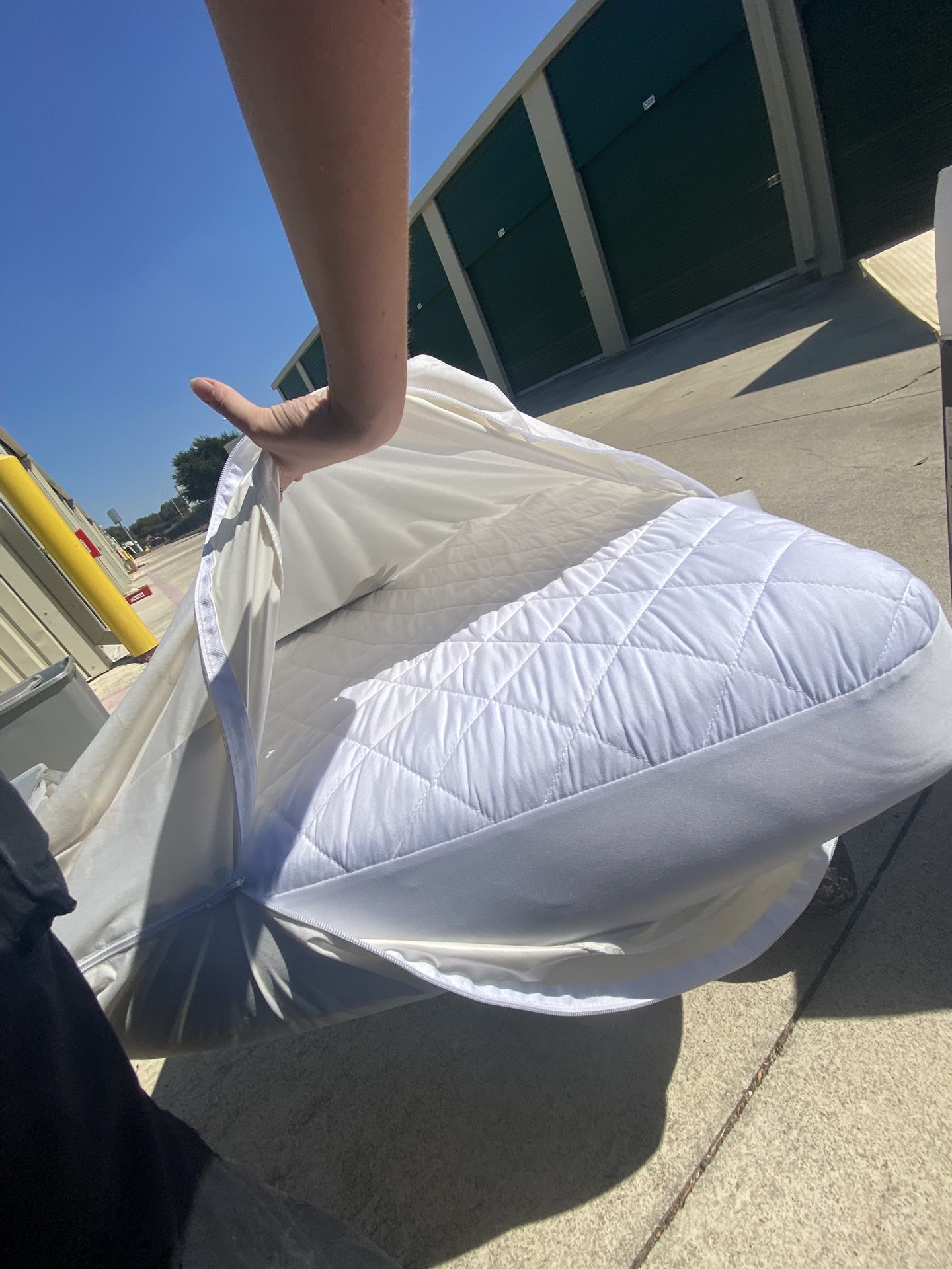 Crib Mattress Toddler Mattress - Like New Condition (see Photos)