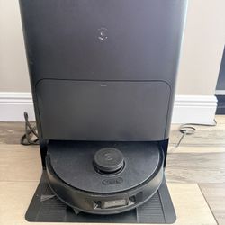 Ecovacs Robot Vacuum with Self-Empty Dock – Great Condition