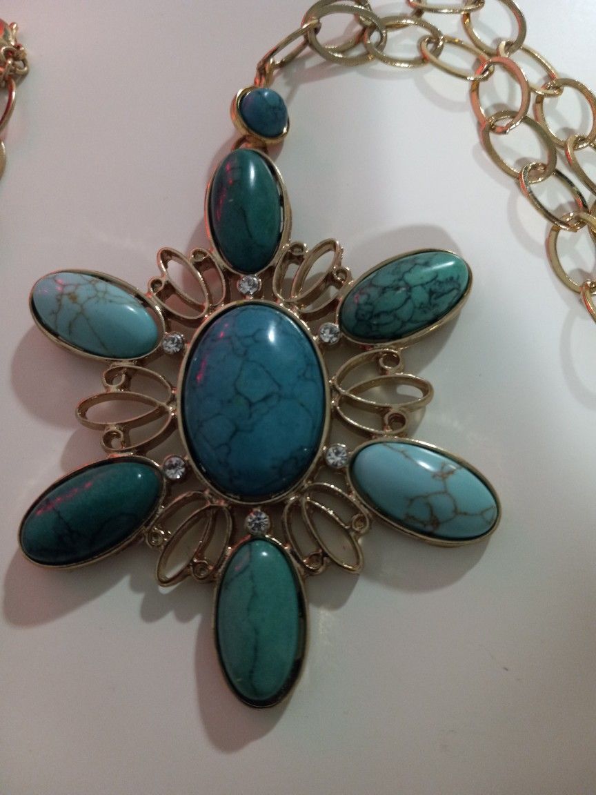 Turquoise Necklace. Nice! Perfect Condition.