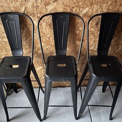 Black Bar Stools With Backrests