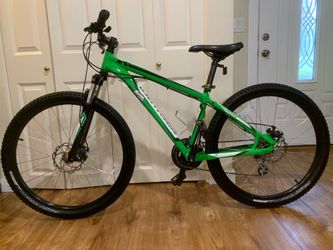 Specialized Hardrock great condition, aluminum frame 15.5” for rider 5’-5’6. Dual disc brakes, wheel 26”, just tuned up. No issues. Pick up in Newport