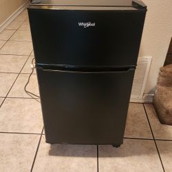 Whirlpool Mini-Fridge 