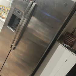 GE Refrigerator 