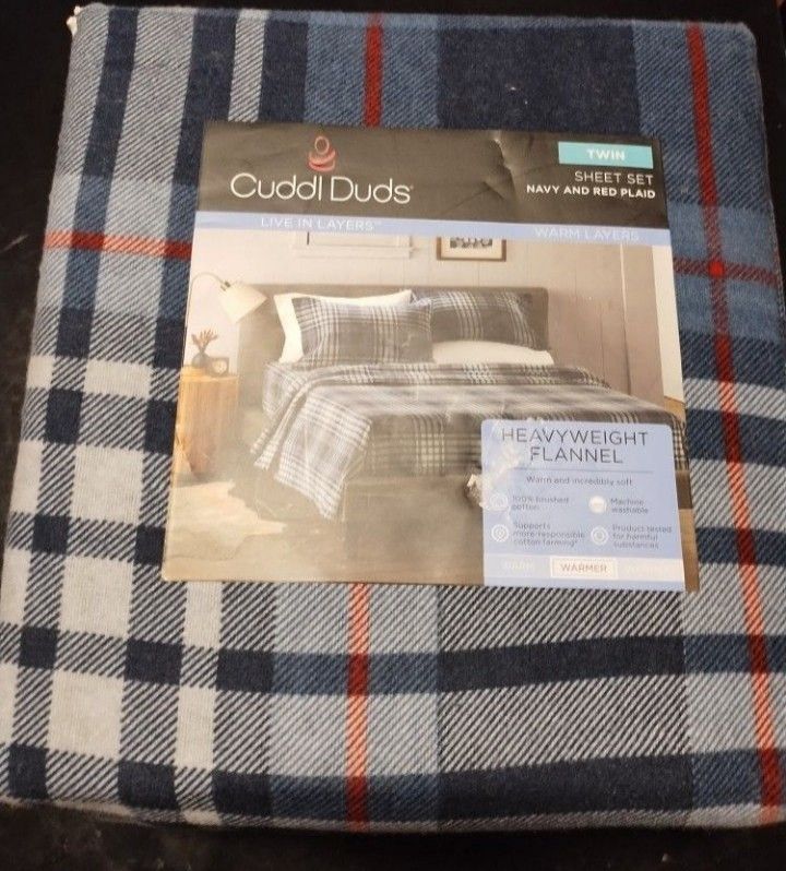 New Twin Heavyweight Flannel Sheet Set - 1 Fitted, 1 Flat, 1 Pillowcase (Dark Blue Plaid Print)