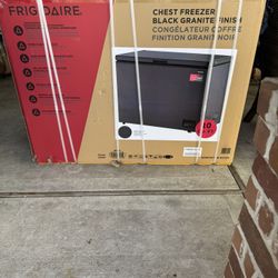 FRIGIDAIRE, CHEST FREEZER, BLACK