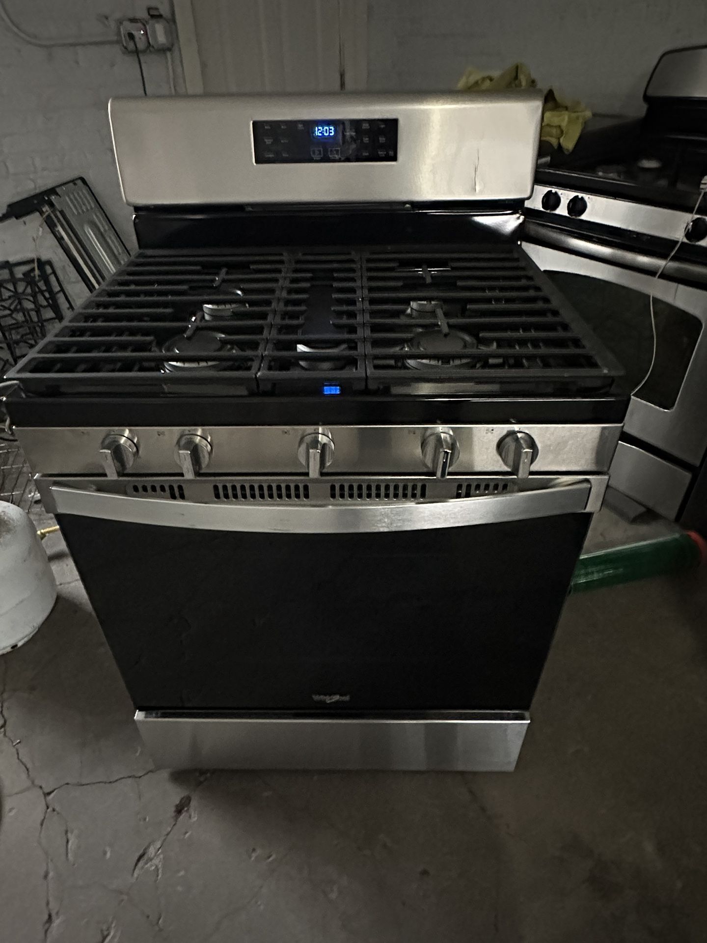 Whirlpool 5 burner gas range 30” stainless steel