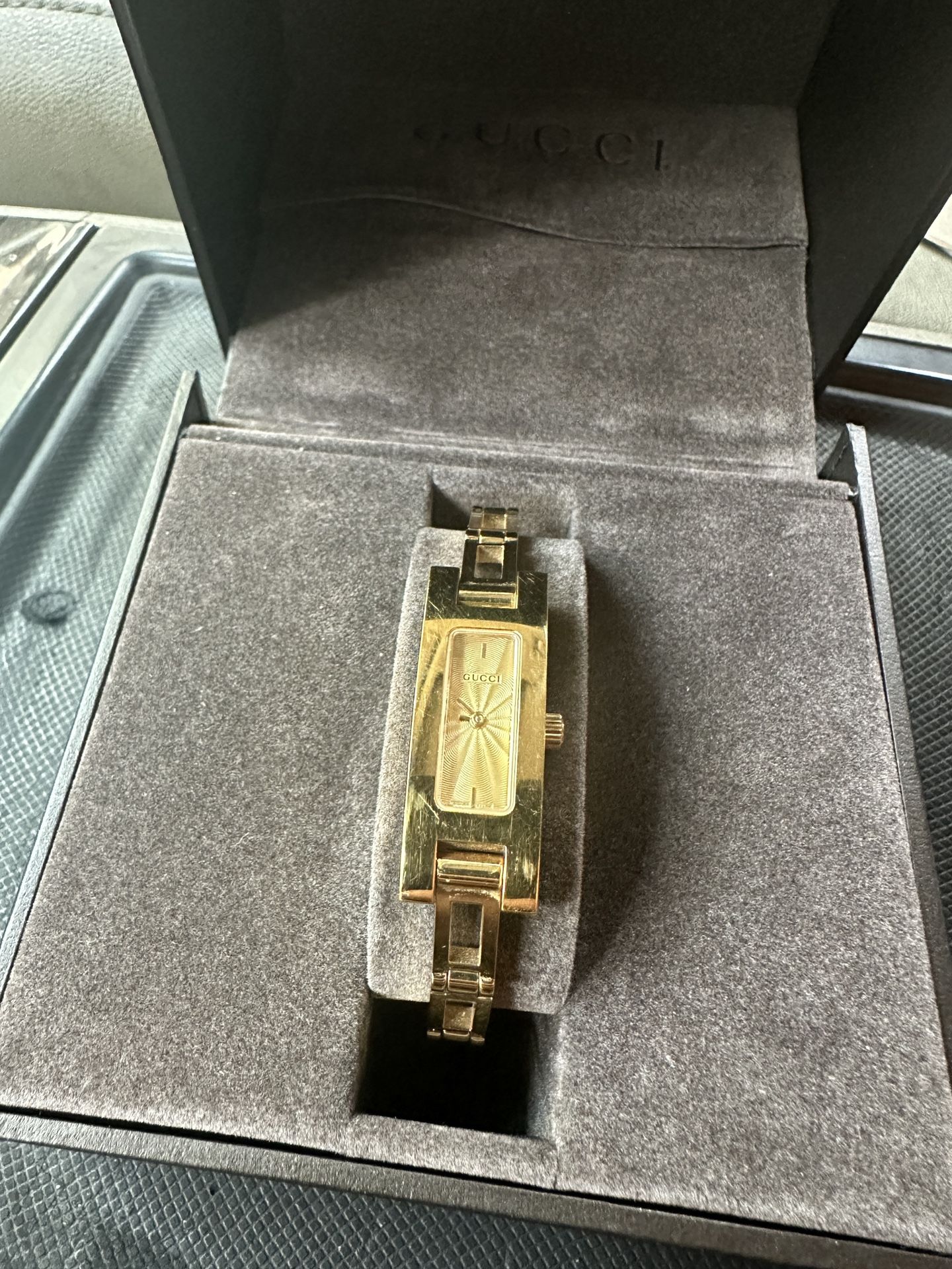 Gucci 3900 L gold plated Swiss made watch