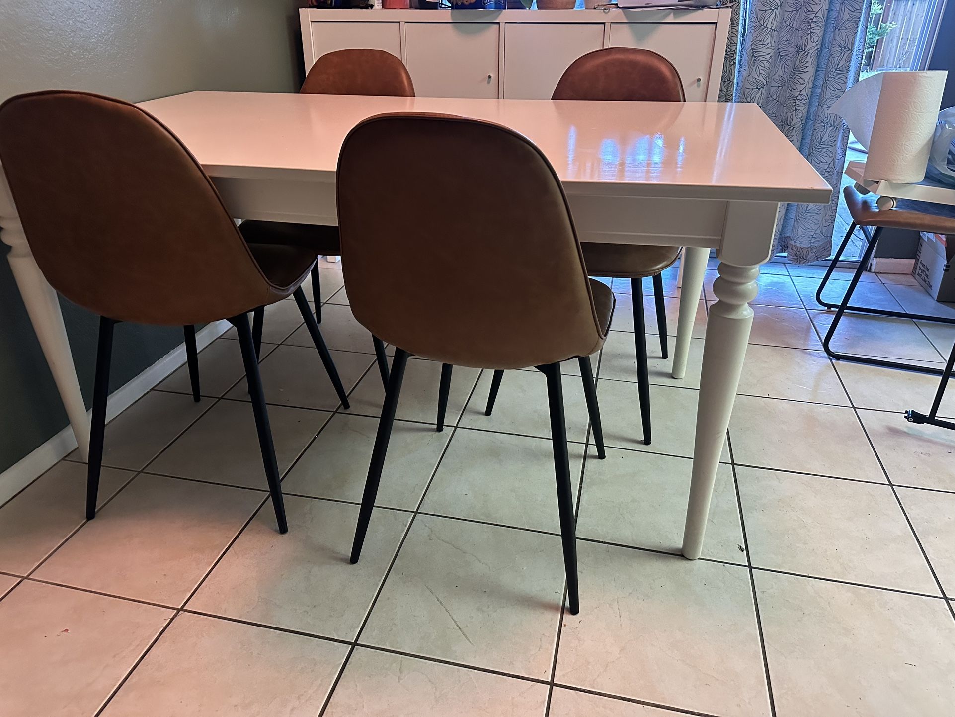 Table + chairs