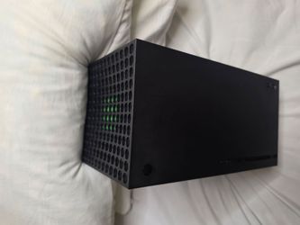 Xbox Series X with headset/2 controllers/8 Games