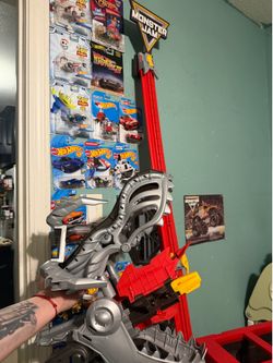 Monster jam thunderroarus drop launcher