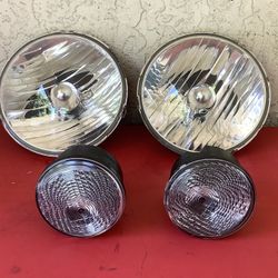SALE OR TRADE. JEEP WRANGLER AND GLADIATOR. GENUINE FACTORY OEM.  HEADLIGHTS ANF FOGLIGHTS 