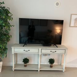 Table With 2 Drawers (entry or for Tv)