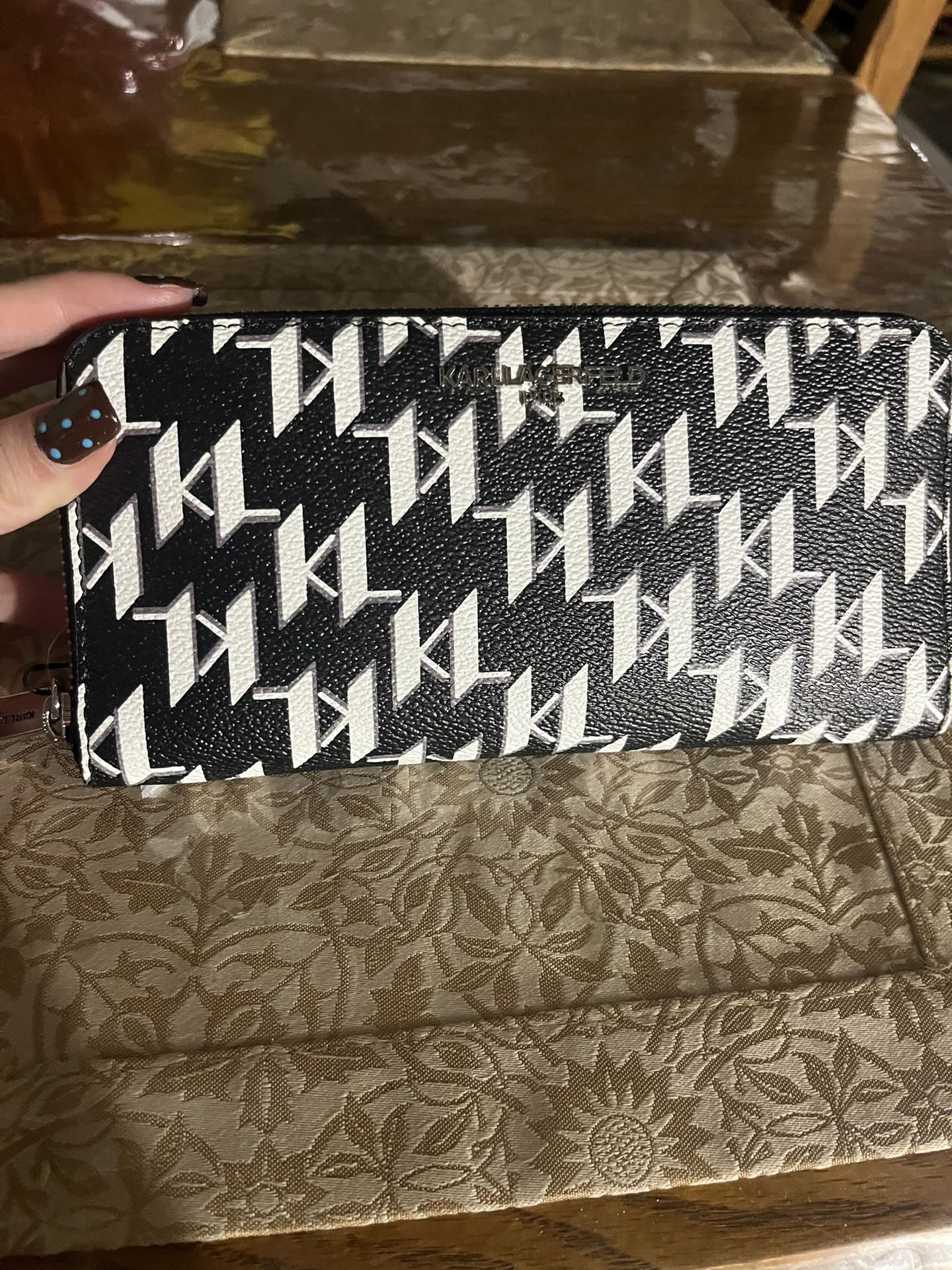 Beautiful Karl Lagerfeld Wallet !!!!