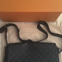 Authentic Men’s LV Bag MM