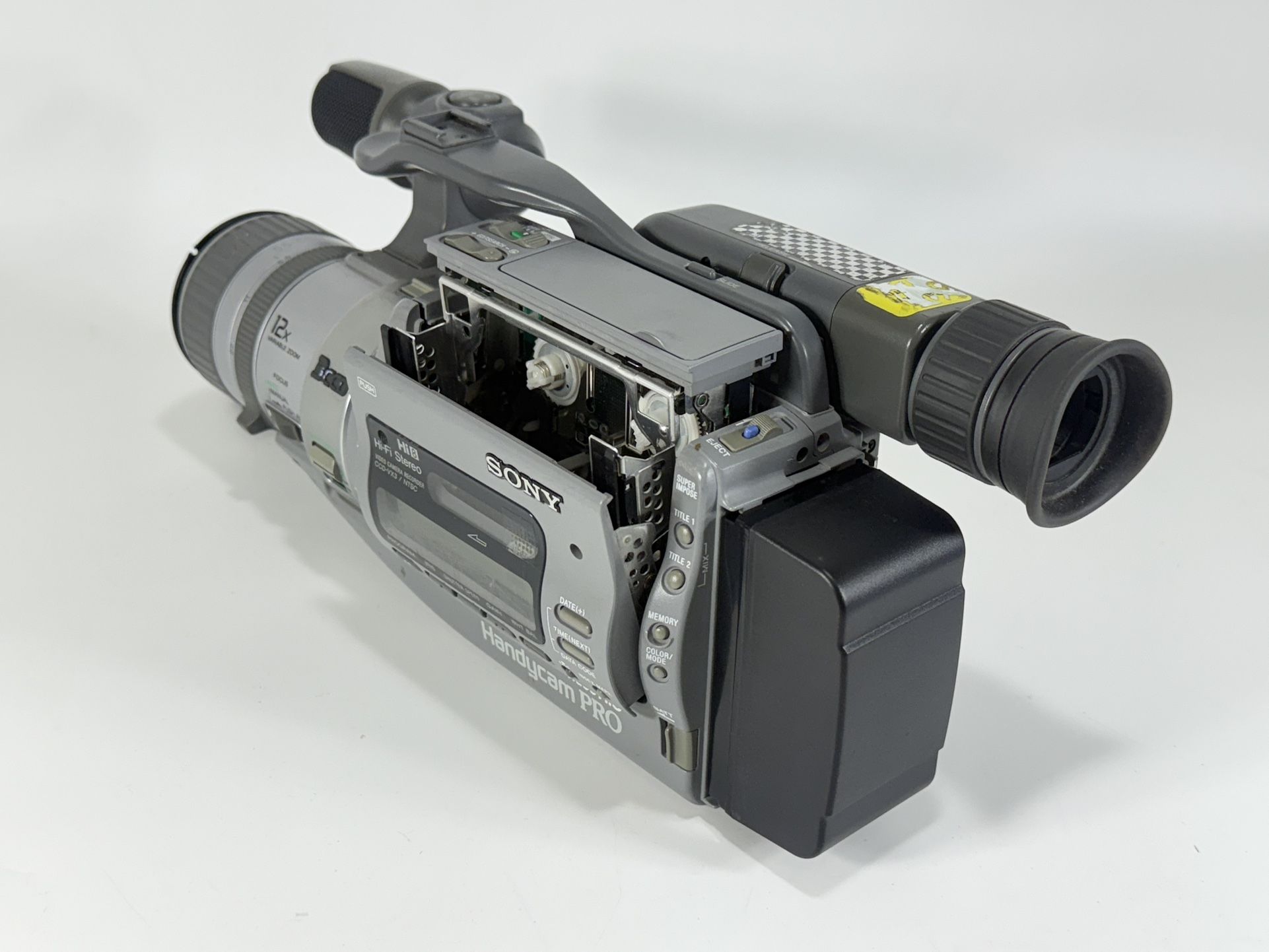 Sony Handycam PRO CCD VX3 3CCD Hi8 Video Camcorder with Battery