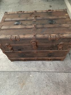 Antique suit case