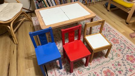 Kids table with 3 chairs