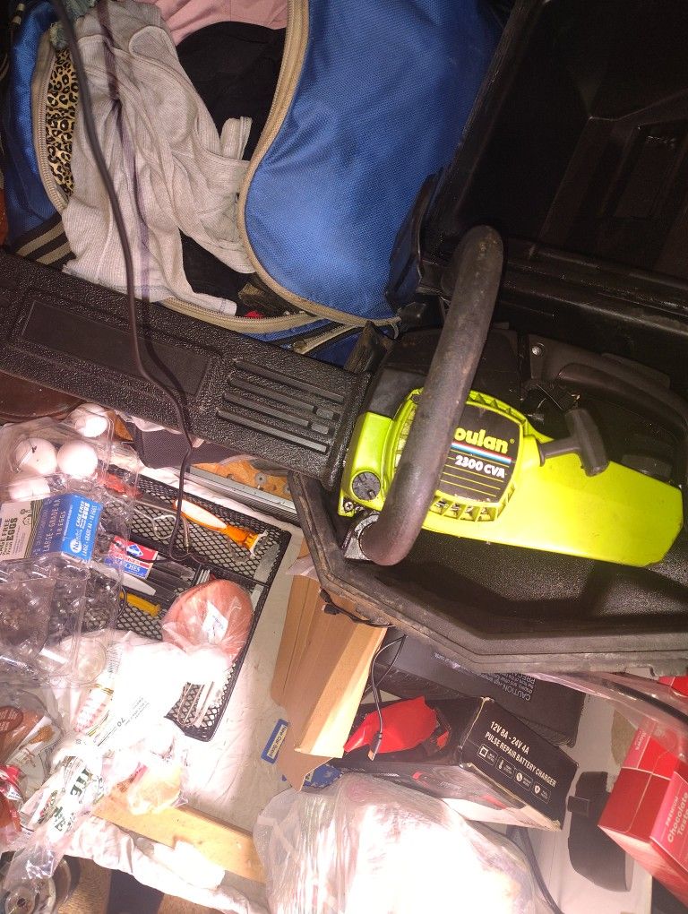 LIKE NEW CHAIN SAW