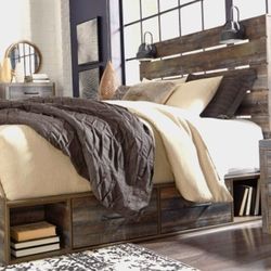 4 PC Bedroom Set - Modern Style