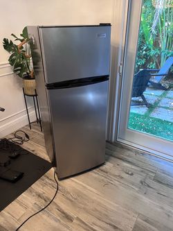 Stainless Steel Top-Freezer Refrigerator