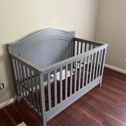 Charlie 4-in-1 Convertible Crib By daVinci