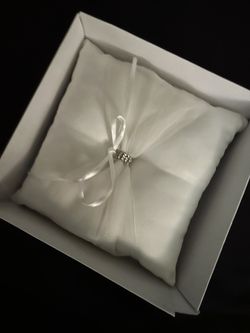 Ring Holder/pillow 