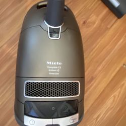 Miele Complete C3 Vacuum Cleaner – Powerful, Clean, Ready to Use
