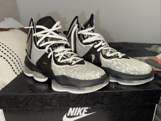 Nike Men's Lebron XIX Basketball Sneakers Size 9.5 US