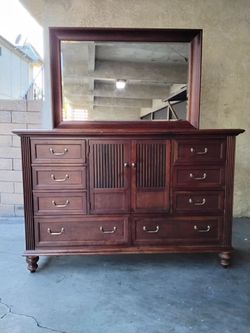 10 DRAWERS WOODEN DRESSER STANLEY  BRAND