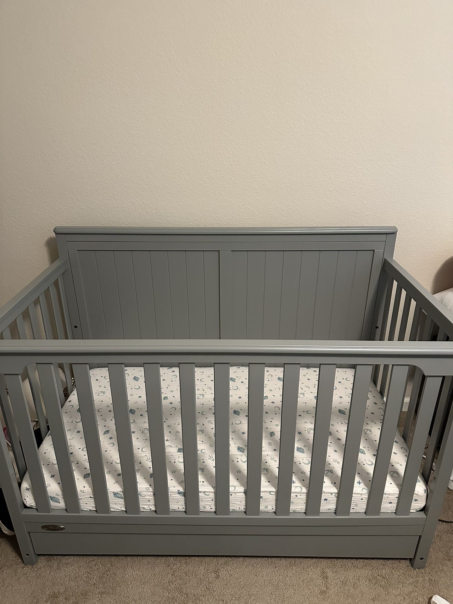 Graco Baby/Toddler Crib With Storage
