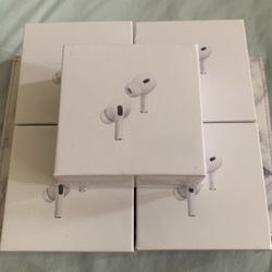 Apple AirPods Pro (2nd generation With MagSafe Charging Case