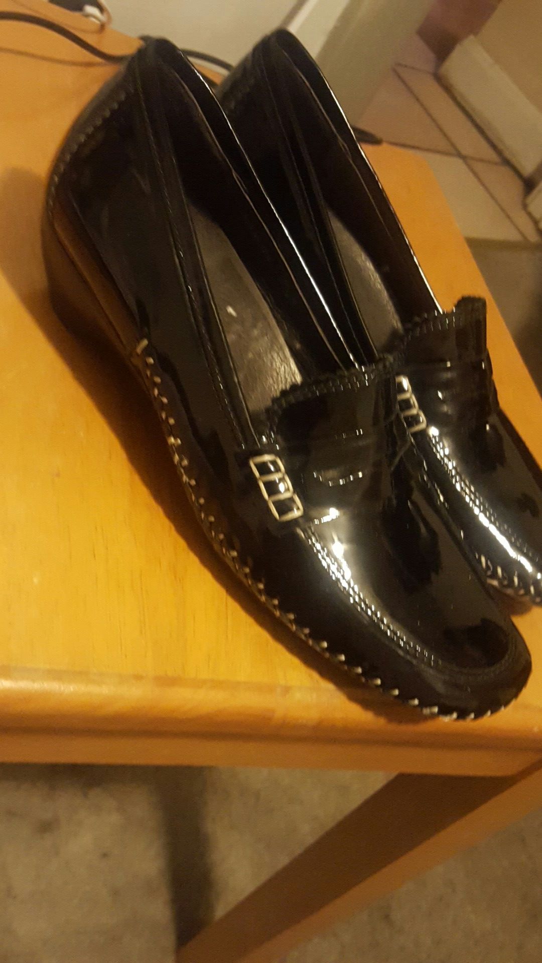 Ladies Donald J Pliner patent leather