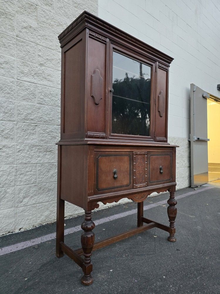 🪑 Vintage Jacobean-Style China Cabinet – Solid Wood with Carved Details