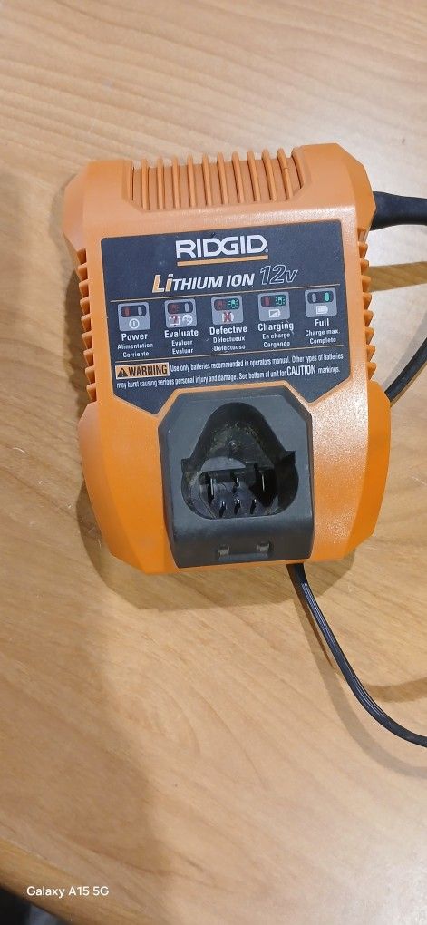 Rigid 12 V Battery Charger 
