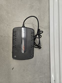 APC UPS Battery Backup & Surge Protector with USB Charger, 600VA APC Back-UPS (BE600M1)
